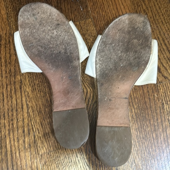 Chanel white mules with box and dust bag - Picture 2 of 3